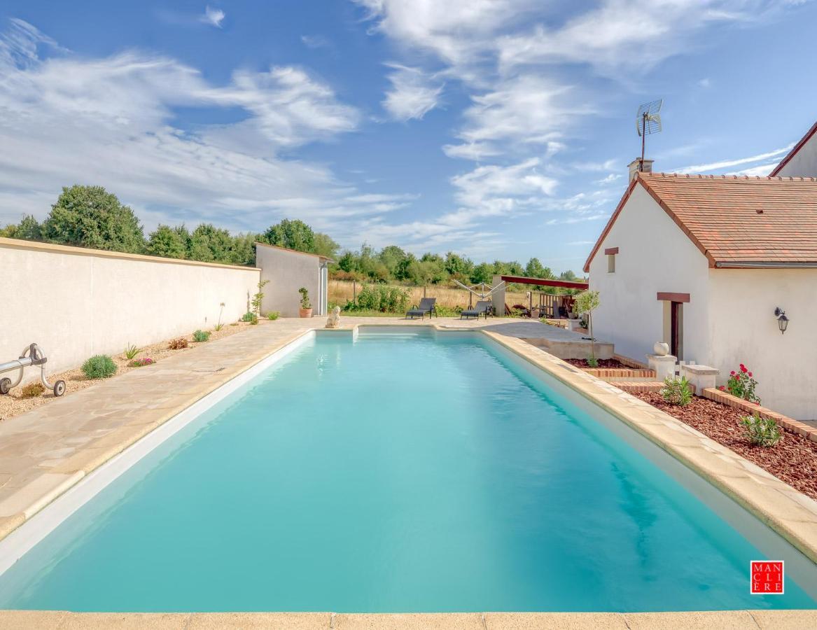 Maison Blanche Piscine Et Petit Dejeuner Châtellerault Exterior foto