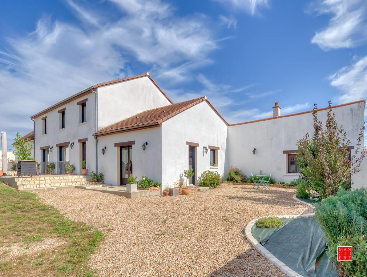 Maison Blanche Piscine Et Petit Dejeuner Châtellerault Exterior foto